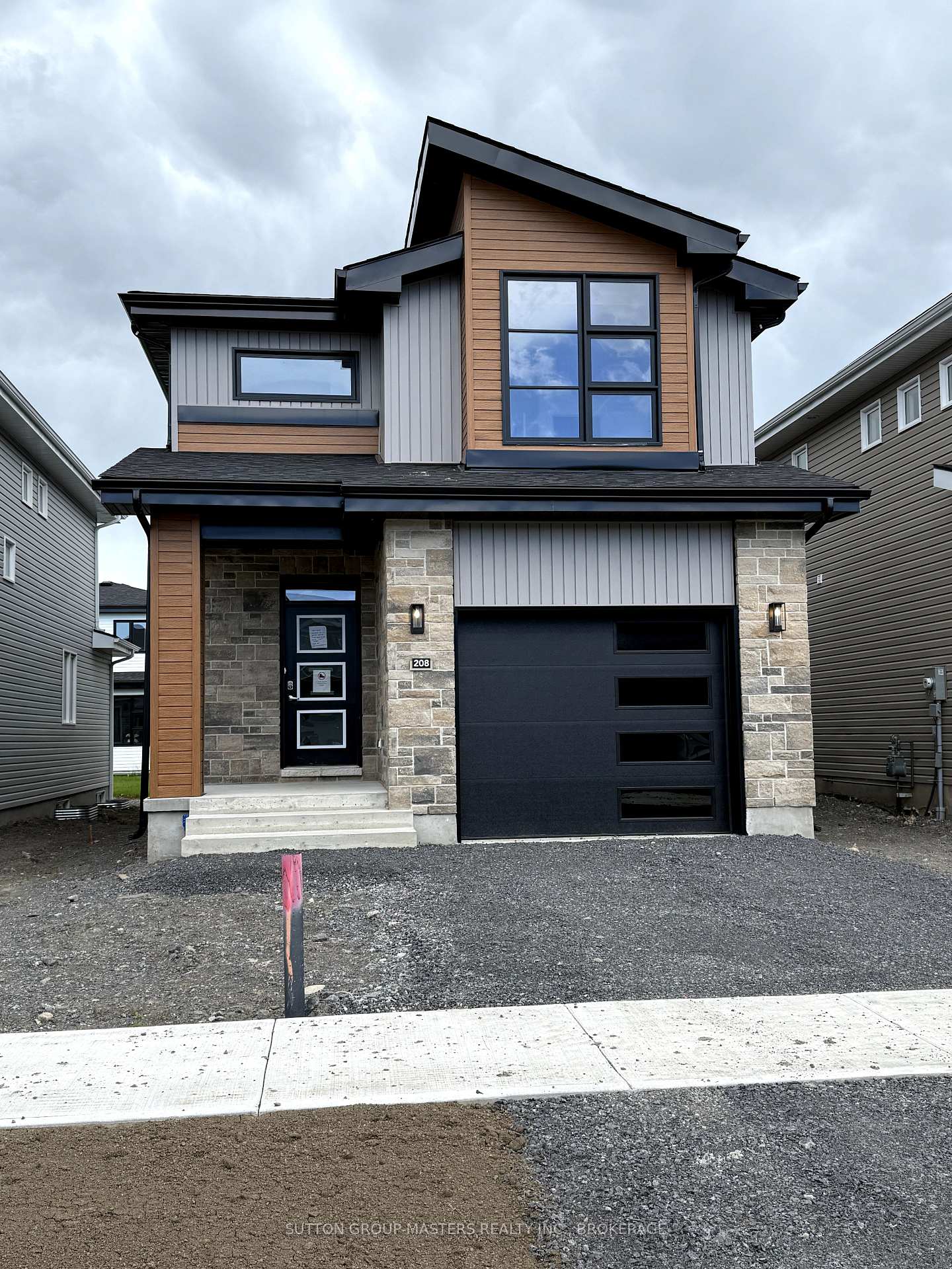 Photo 1 of 208 Superior Drive, Loyalist, Amherstview — HOMEH