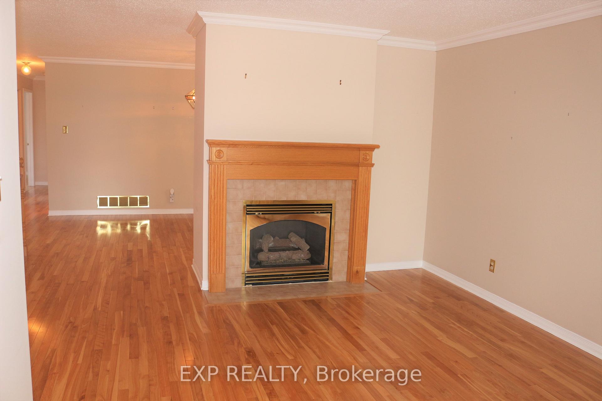 Photo 5 of 14 Black Rivers Place, Ottawa, Kanata - Bridlewood — HOMEH