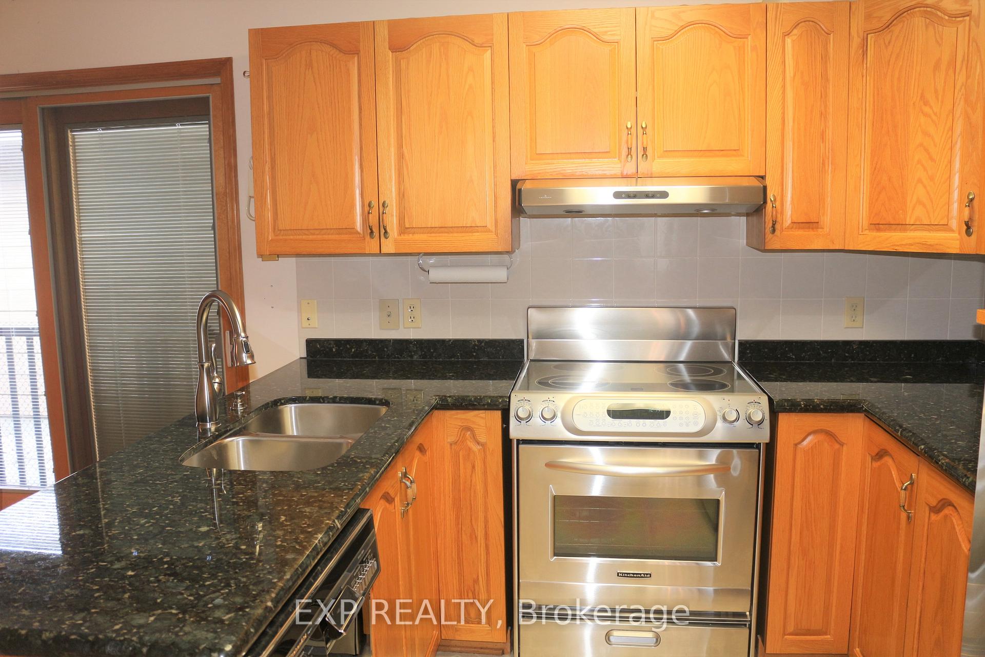Photo 10 of 14 Black Rivers Place, Ottawa, Kanata - Bridlewood — HOMEH
