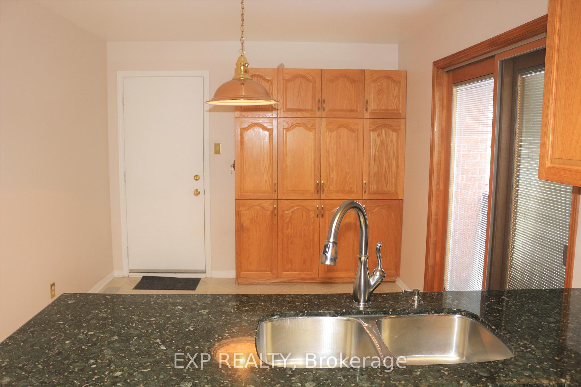 Photo 11 of 14 Black Rivers Place, Ottawa, Kanata - Bridlewood — HOMEH
