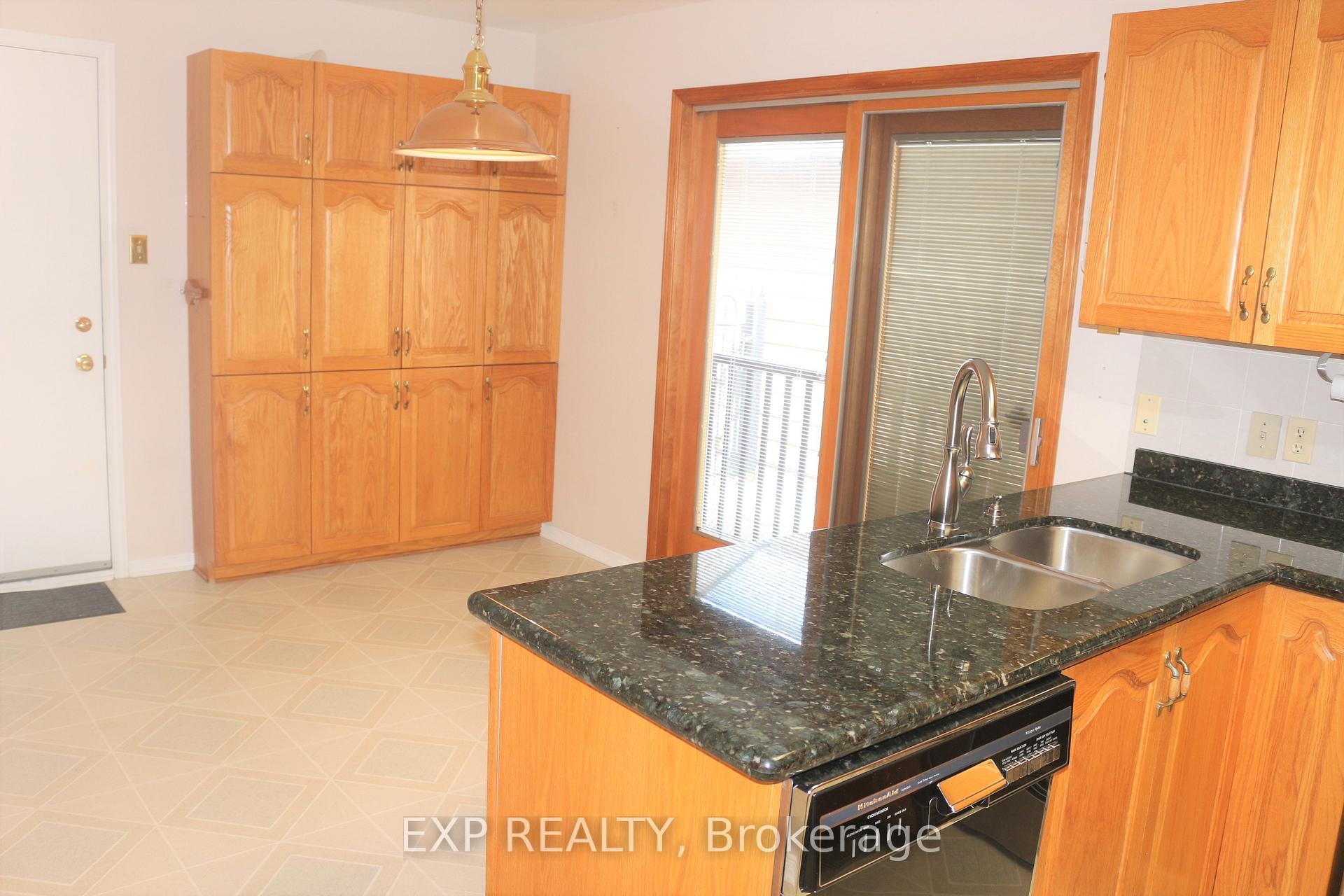 Photo 12 of 14 Black Rivers Place, Ottawa, Kanata - Bridlewood — HOMEH