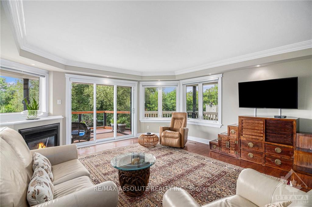 Photo 3 of 47 Robinson Avenue, Ottawa, Sandy Hill — HOMEH