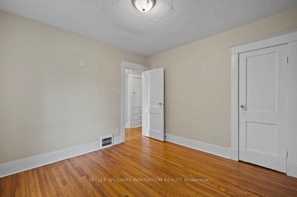 Photo 23 of 34 Stirling Avenue N, Kitchener — HOMEH