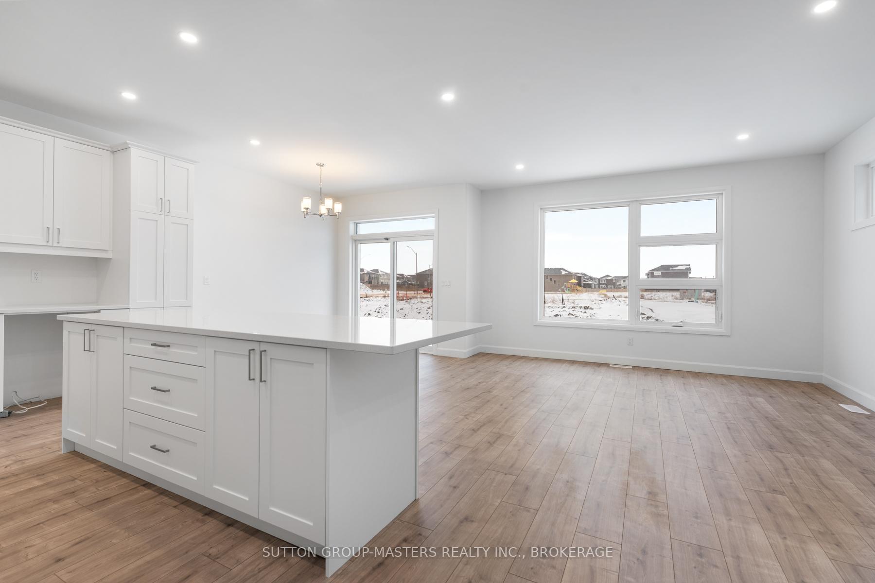 Photo 5 of 205 Superior Drive, Loyalist, Amherstview — HOMEH