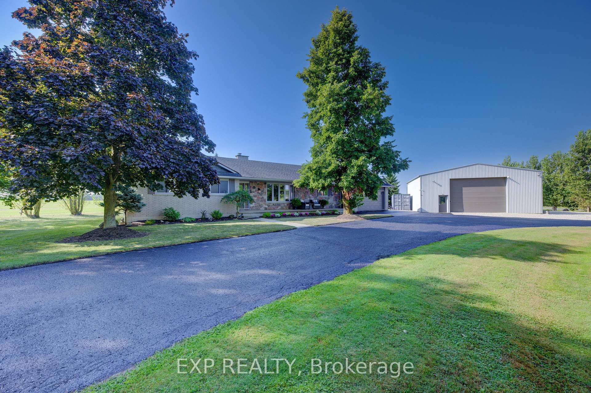 Photo 1 of 7998 Wellington Rd 7, Mapleton, Rural Mapleton — HOMEH