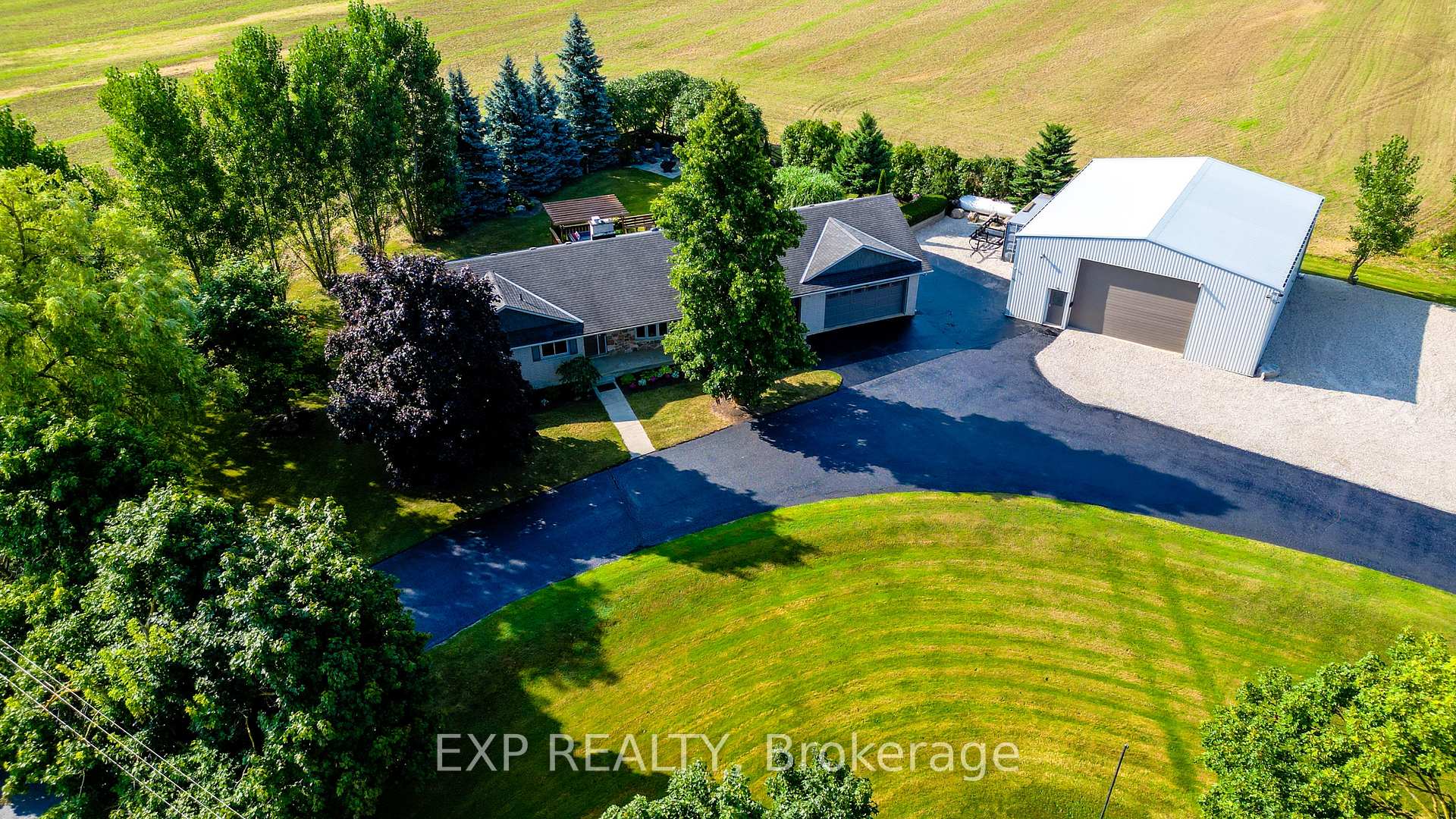 Photo 5 of 7998 Wellington Rd 7, Mapleton, Rural Mapleton — HOMEH