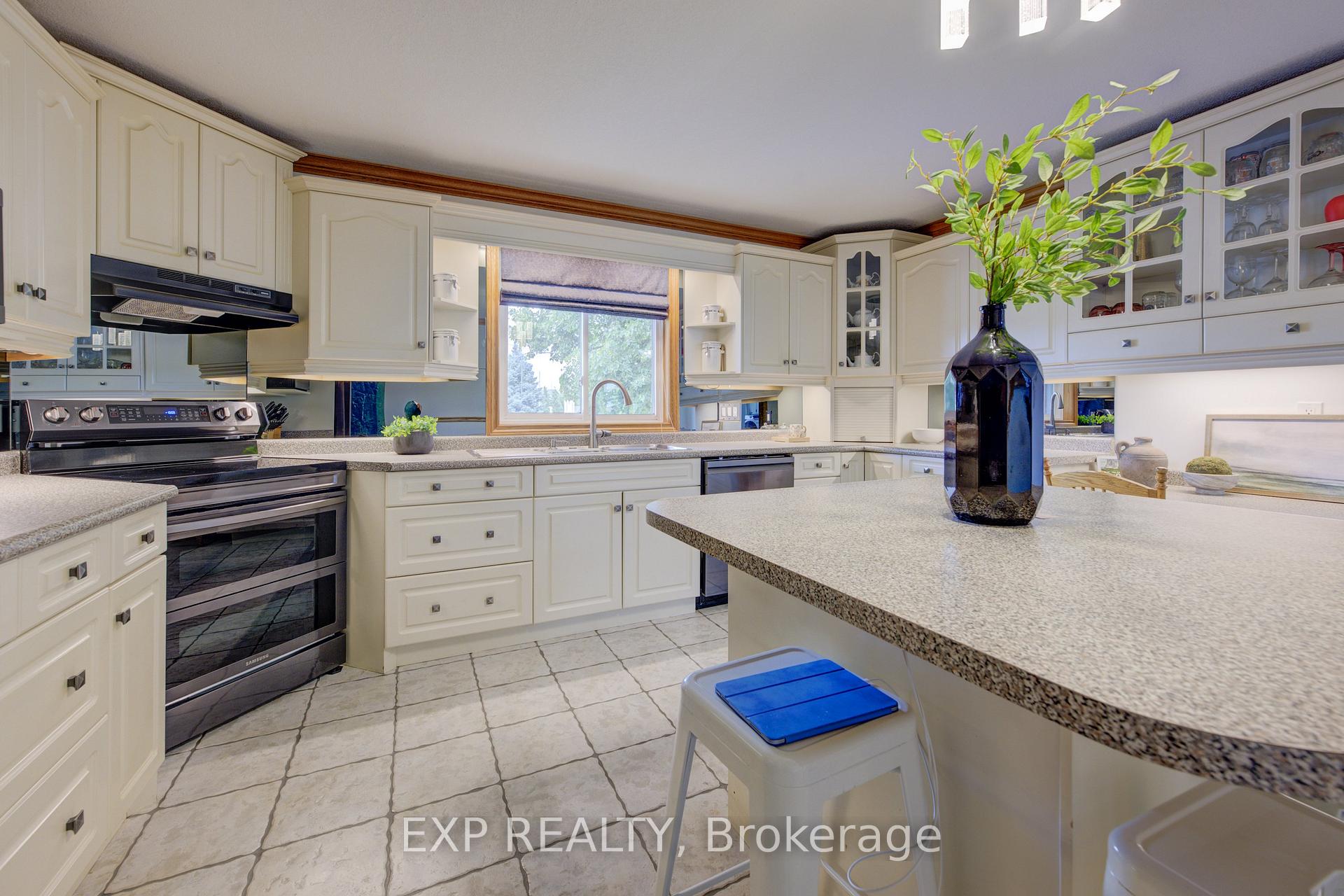 Photo 15 of 7998 Wellington Rd 7, Mapleton, Rural Mapleton — HOMEH