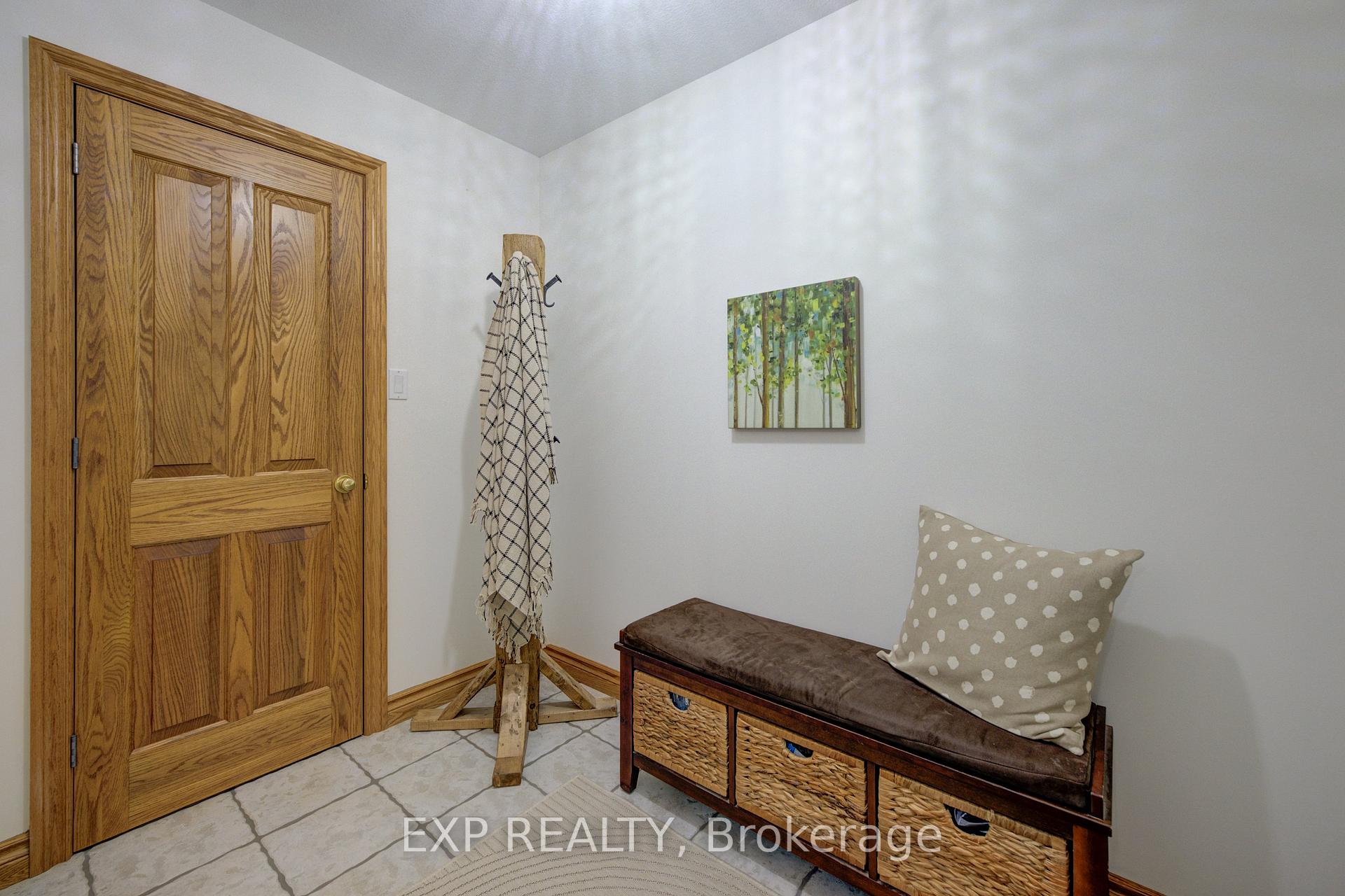 Photo 16 of 7998 Wellington Rd 7, Mapleton, Rural Mapleton — HOMEH
