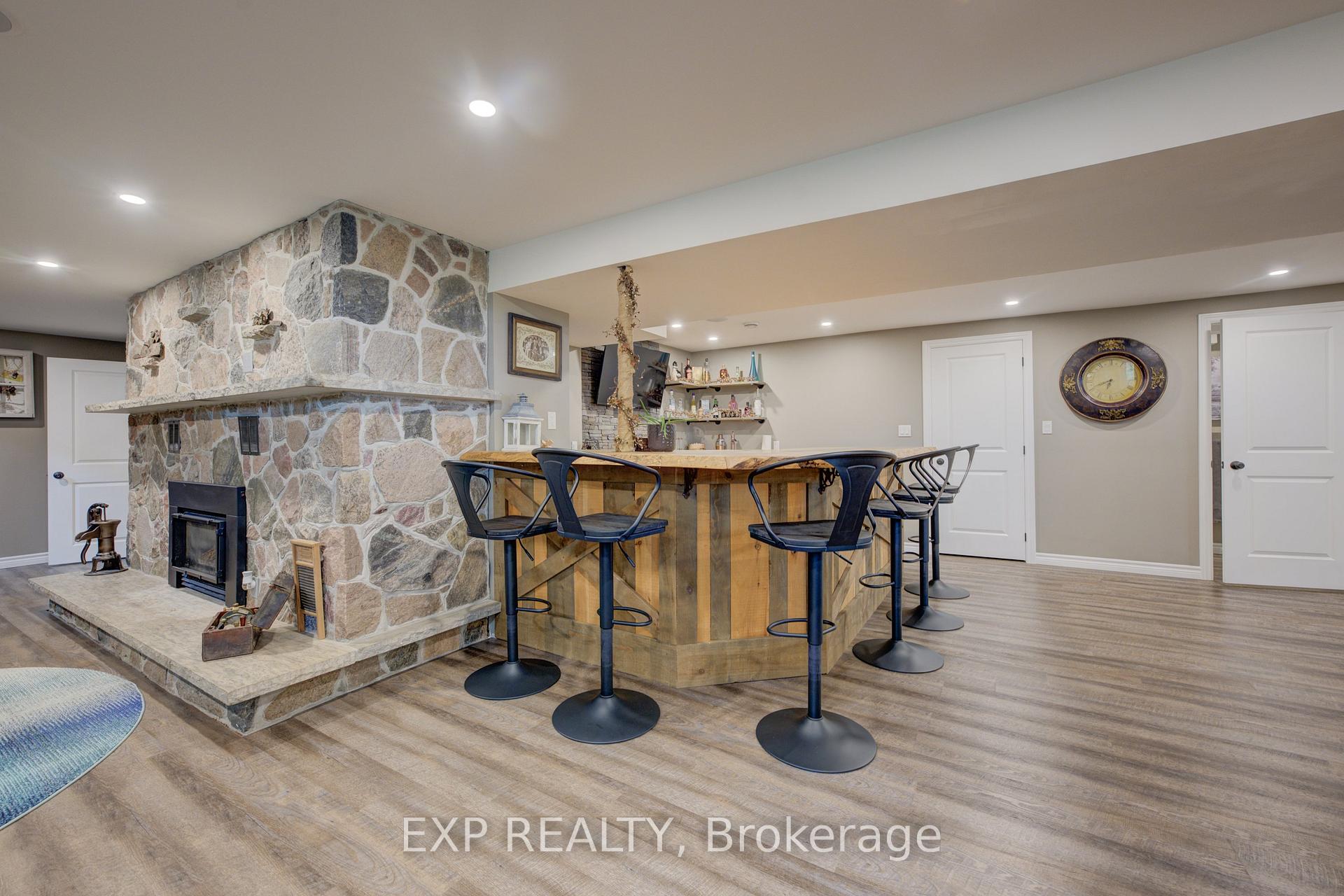 Photo 25 of 7998 Wellington Rd 7, Mapleton, Rural Mapleton — HOMEH