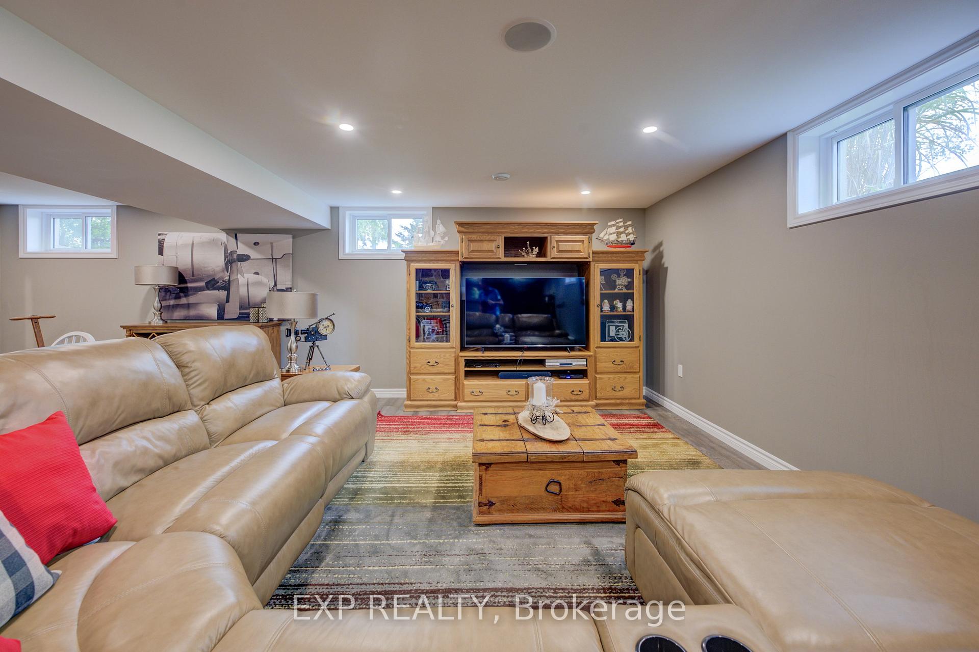 Photo 26 of 7998 Wellington Rd 7, Mapleton, Rural Mapleton — HOMEH