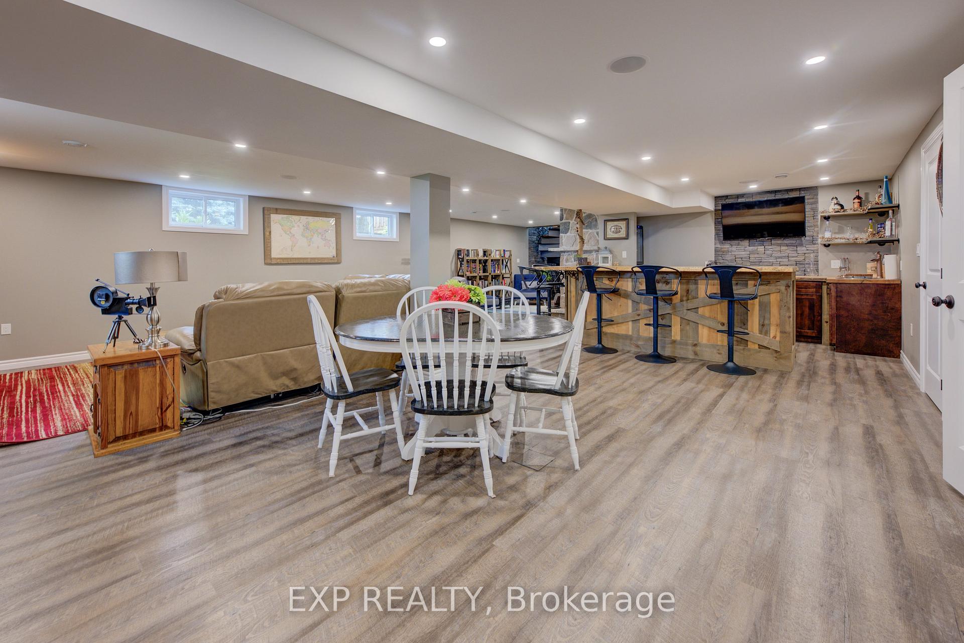 Photo 28 of 7998 Wellington Rd 7, Mapleton, Rural Mapleton — HOMEH