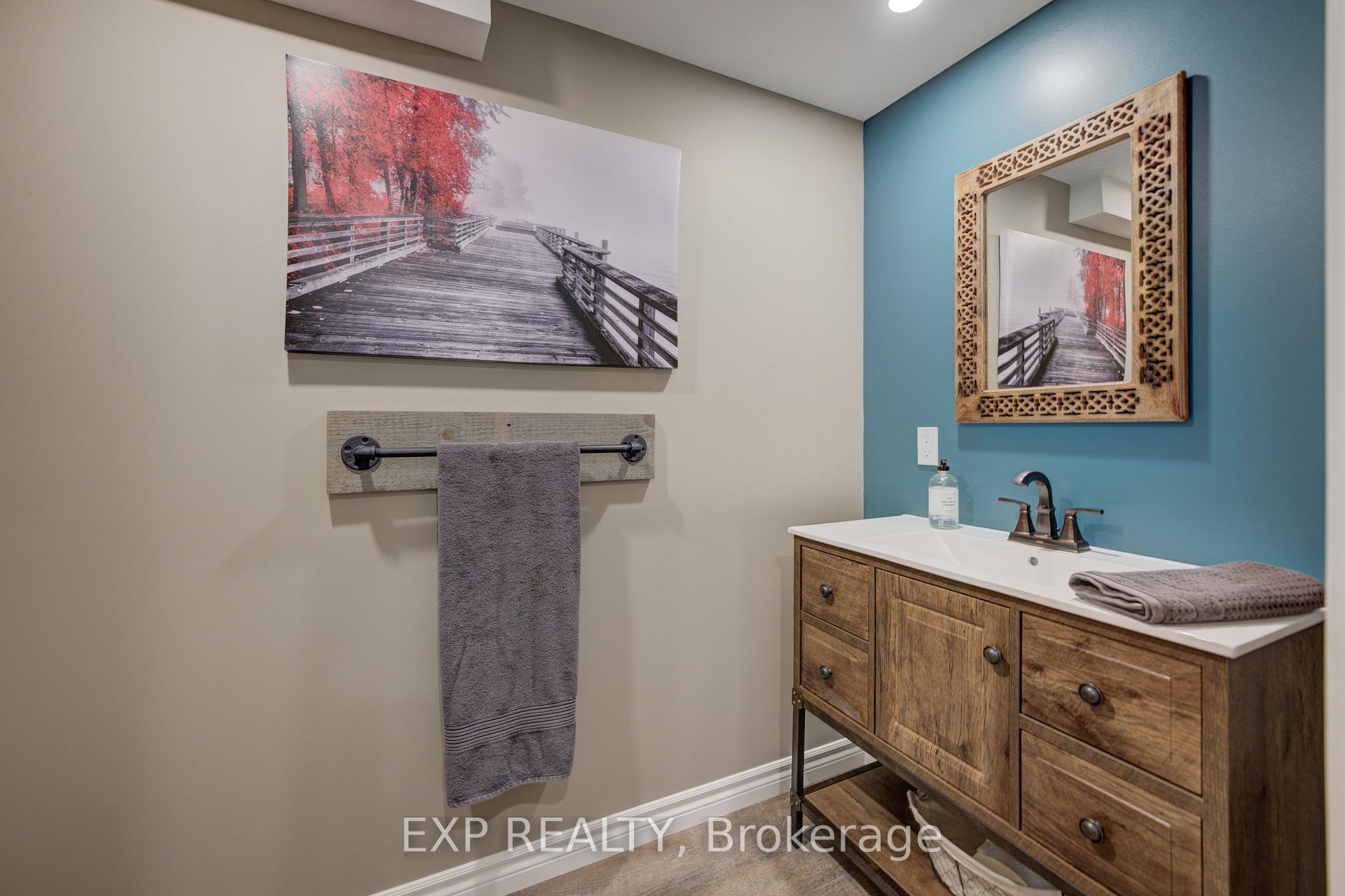 Photo 30 of 7998 Wellington Rd 7, Mapleton, Rural Mapleton — HOMEH