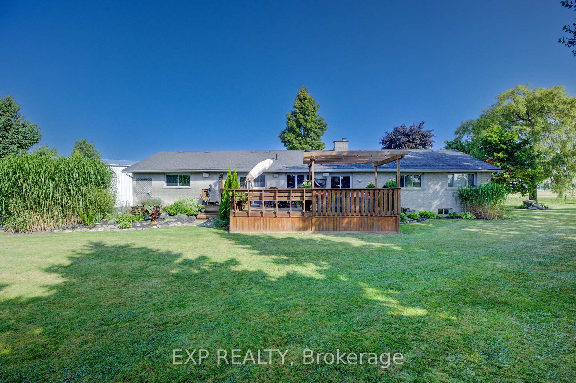Photo 37 of 7998 Wellington Rd 7, Mapleton, Rural Mapleton — HOMEH