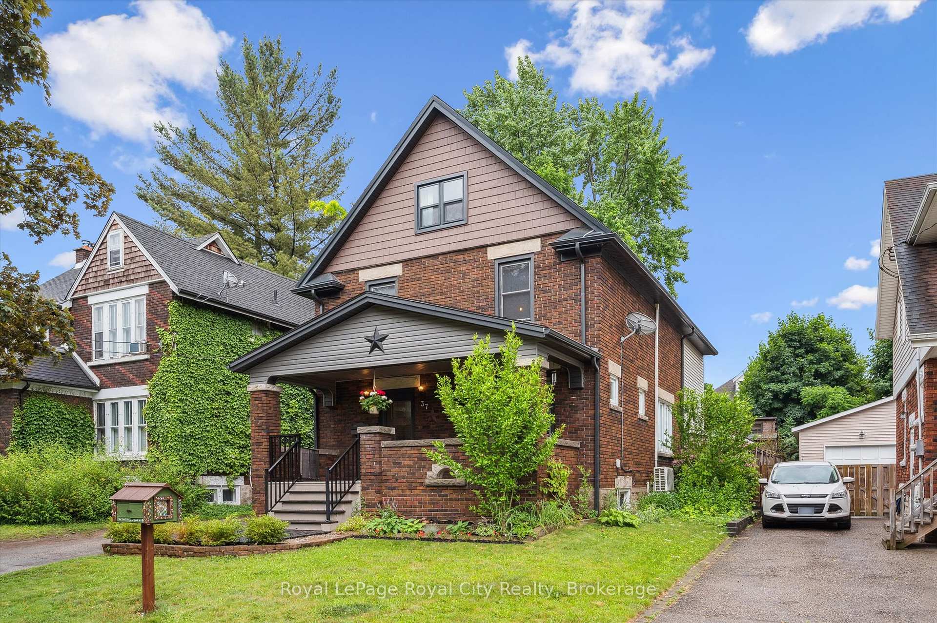 Photo 2 of 37 Brock Street, Kitchener — HOMEH