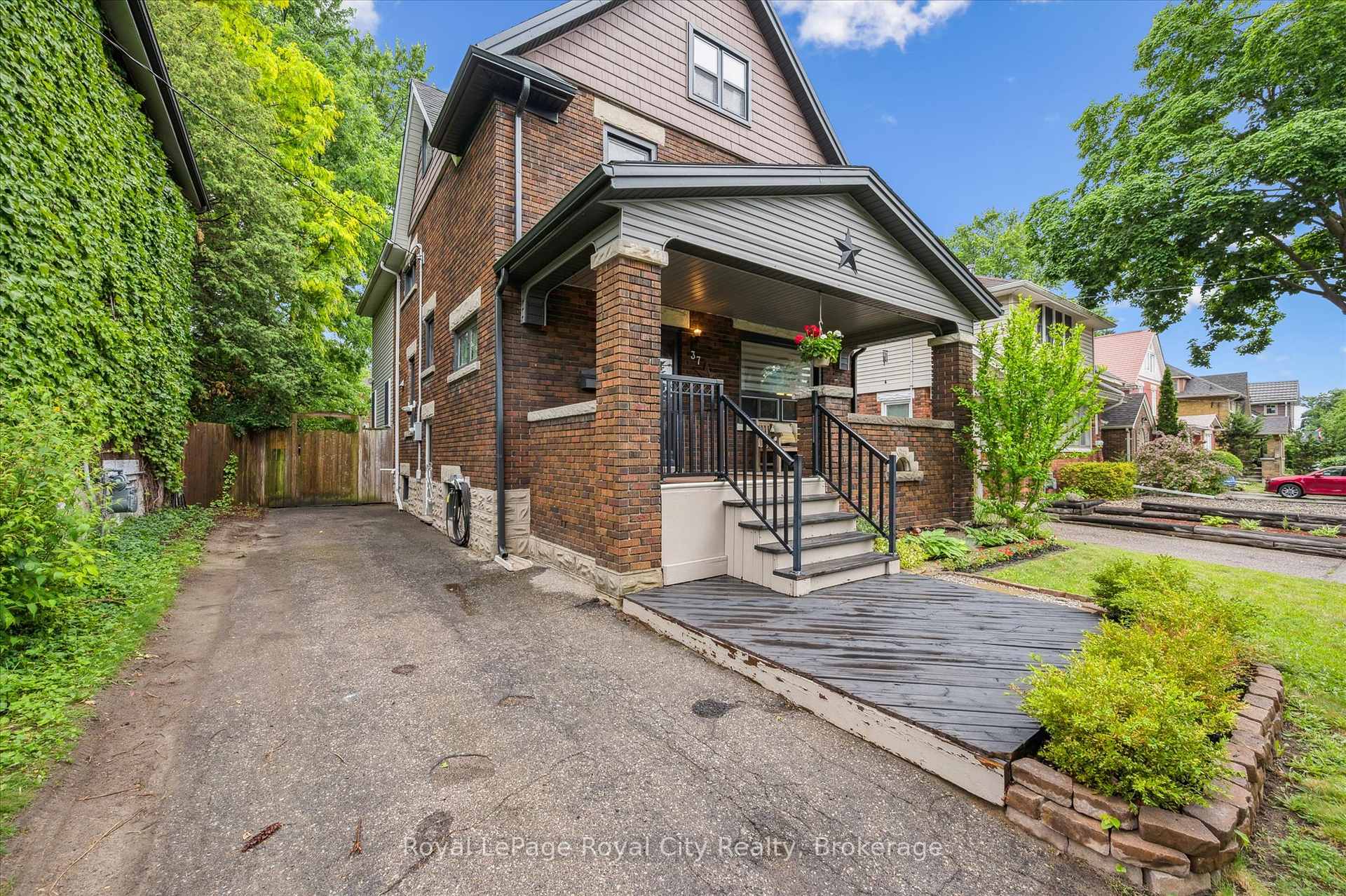 Photo 4 of 37 Brock Street, Kitchener — HOMEH