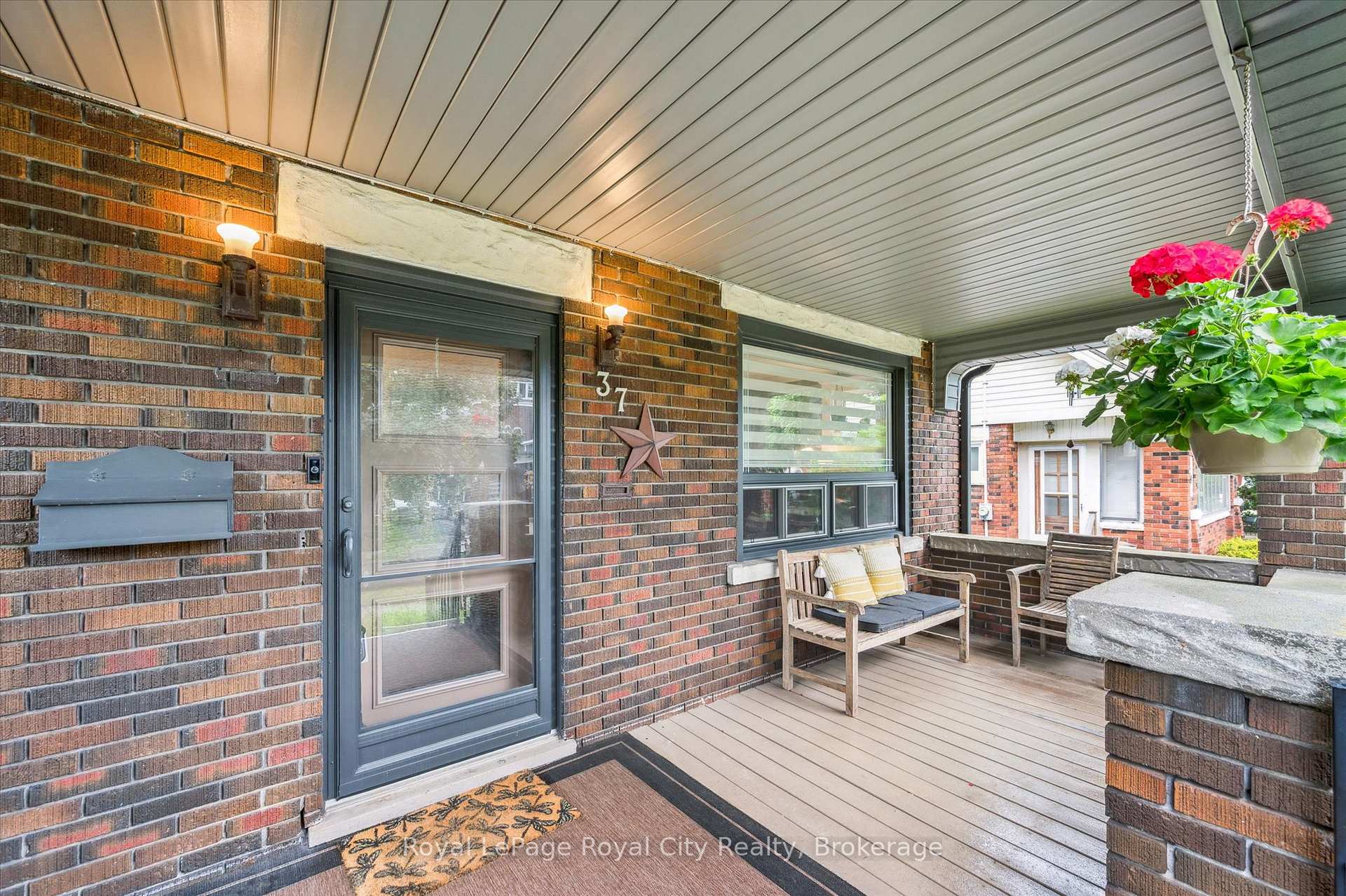 Photo 5 of 37 Brock Street, Kitchener — HOMEH