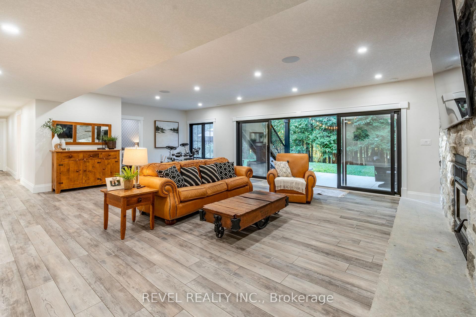 Photo 26 of 7404 Wellington Road 11, Mapleton, Rural Mapleton — HOMEH