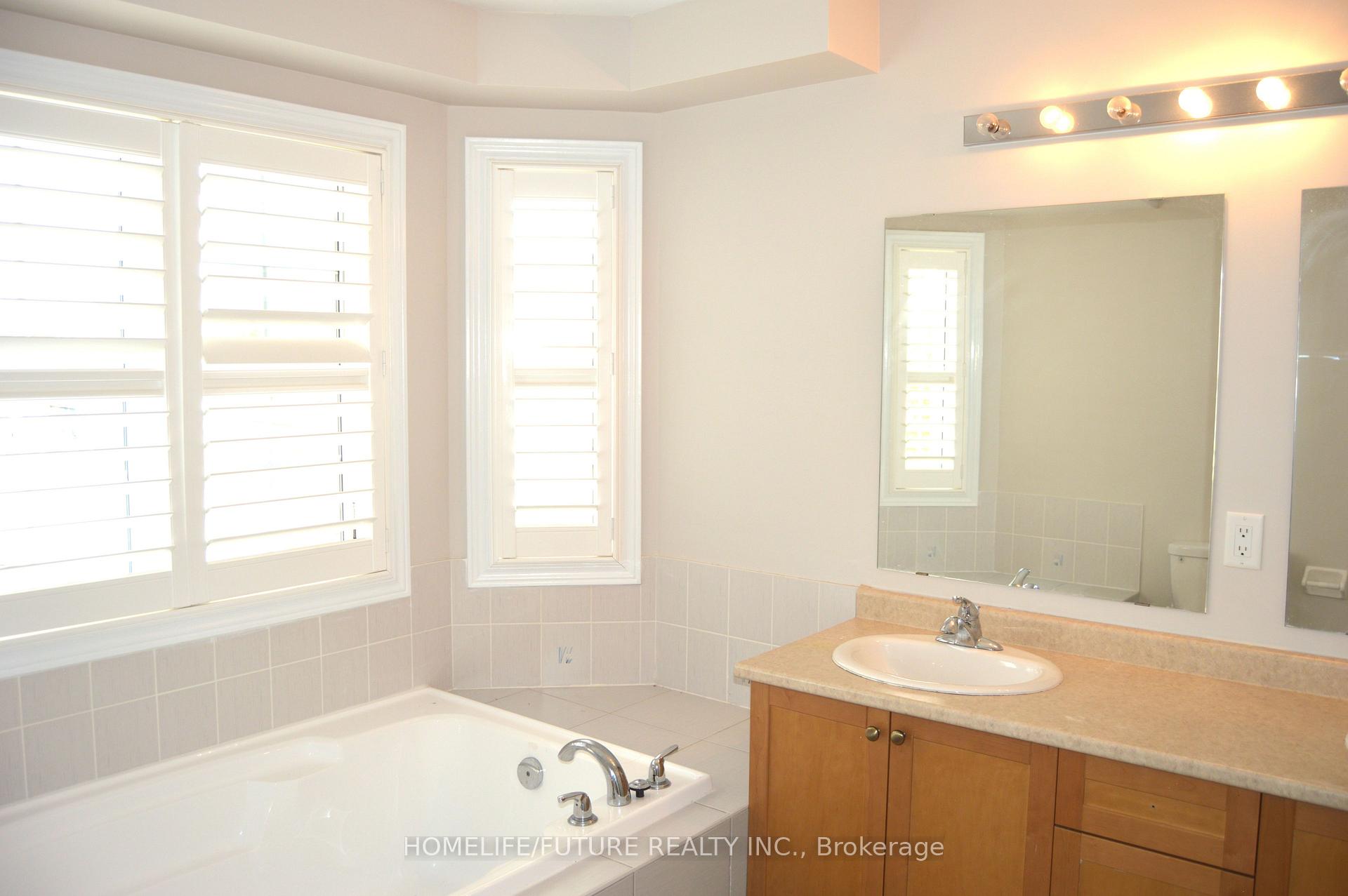 Photo 8 of 30 Paper Birch Drive, Markham, Cornell — HOMEH