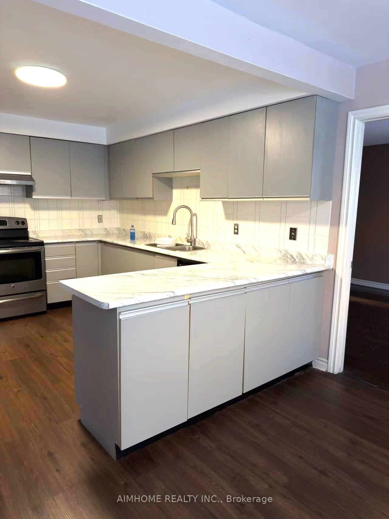 Photo 3 of 52 Brooklyn Crescent, Markham, Markville — HOMEH