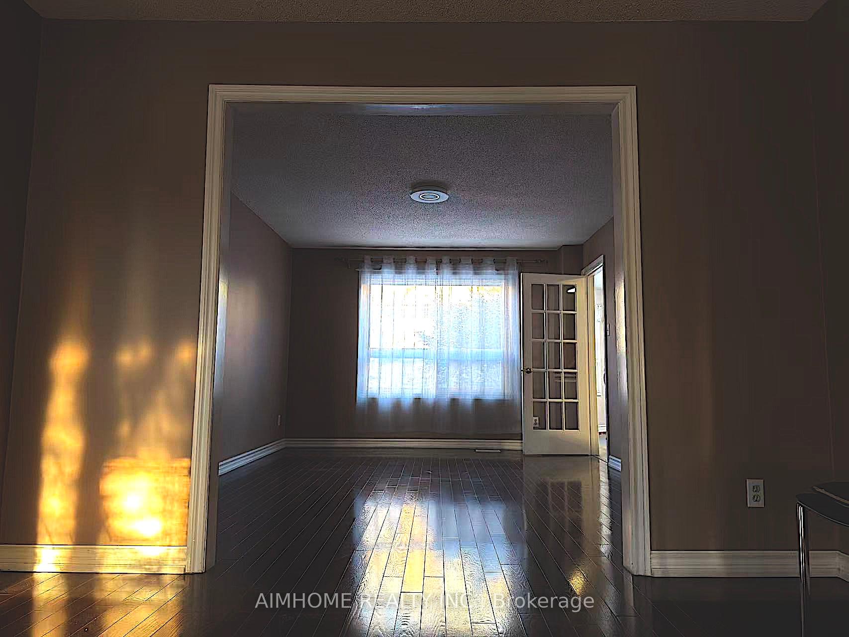Photo 7 of 52 Brooklyn Crescent, Markham, Markville — HOMEH