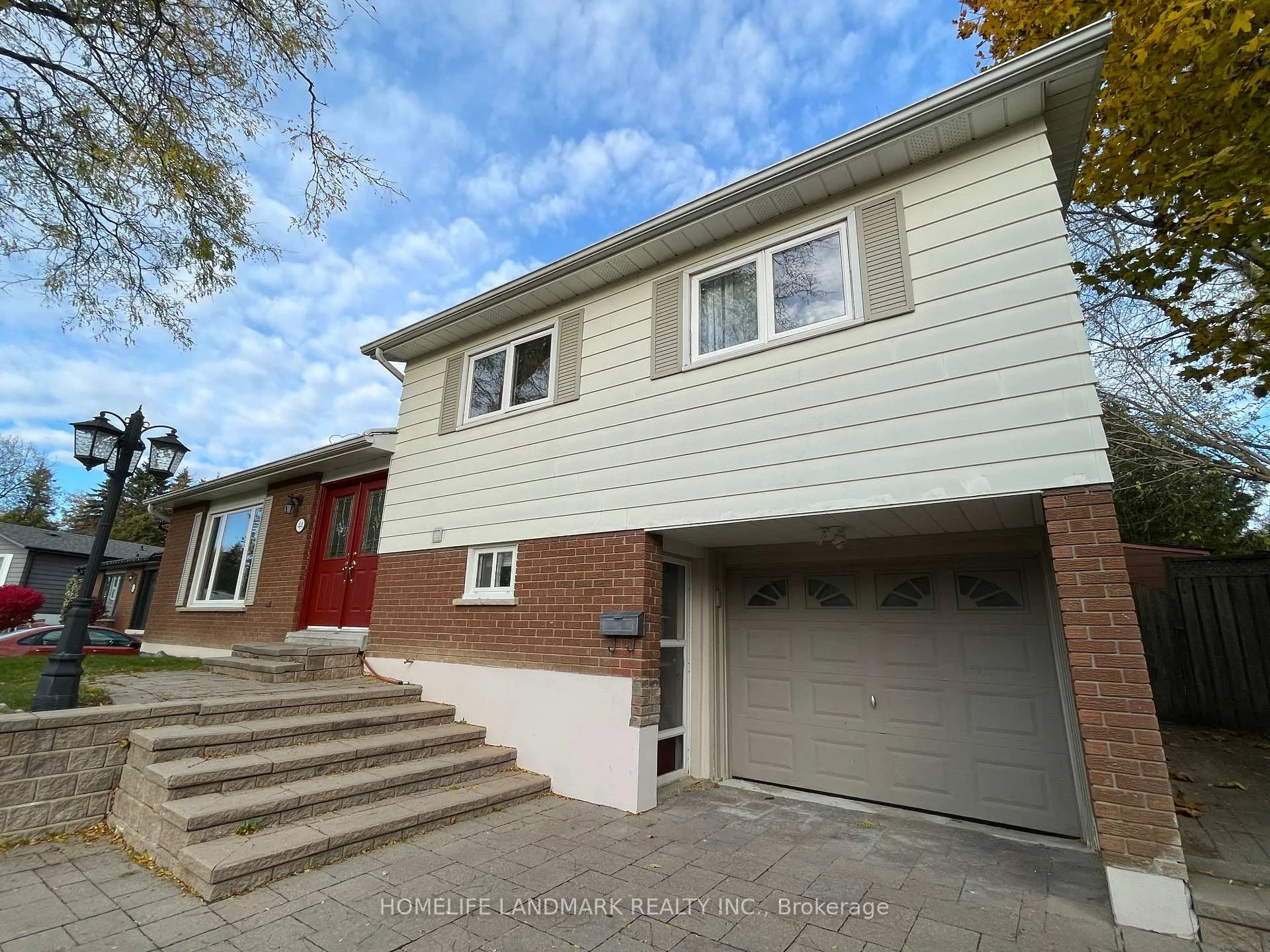 Photo 3 of 44 Sir Bedevere Place, Markham, Markham Village — HOMEH