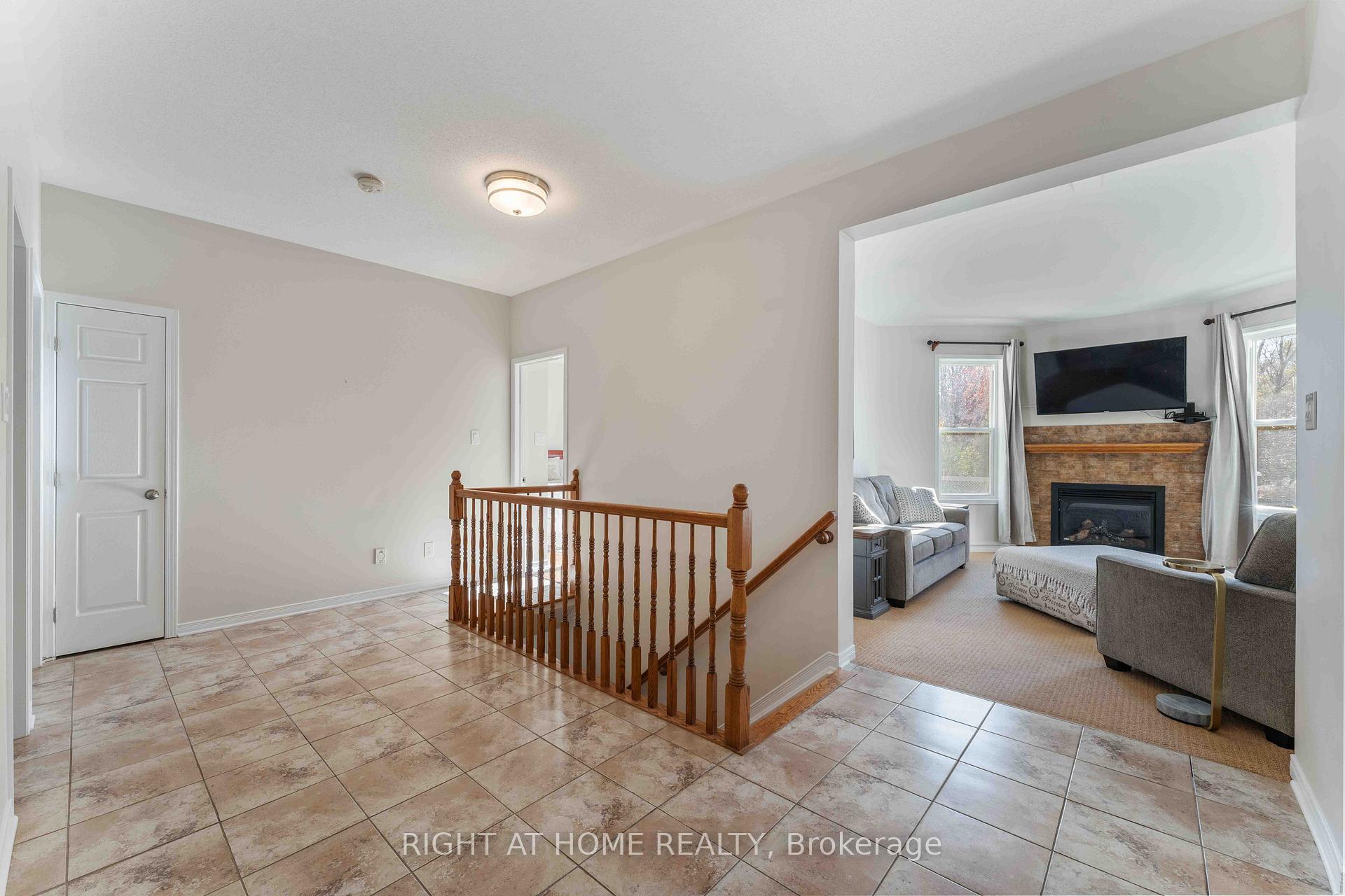 Photo 12 of 316 Maxwell Bridge Road, Ottawa, Kanata - Morgan's Grant/South March — HOMEH