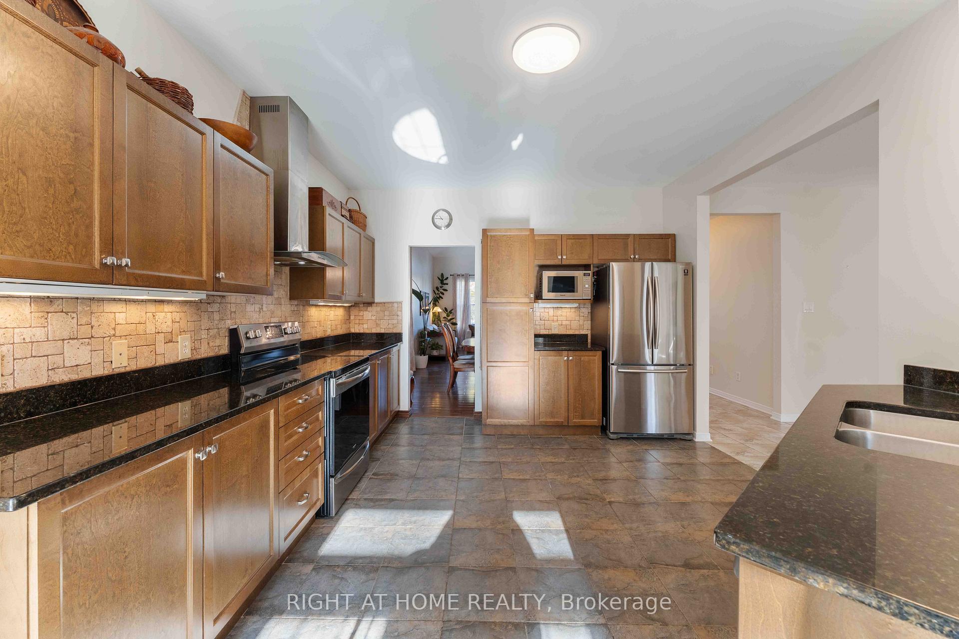 Photo 18 of 316 Maxwell Bridge Road, Ottawa, Kanata - Morgan's Grant/South March — HOMEH