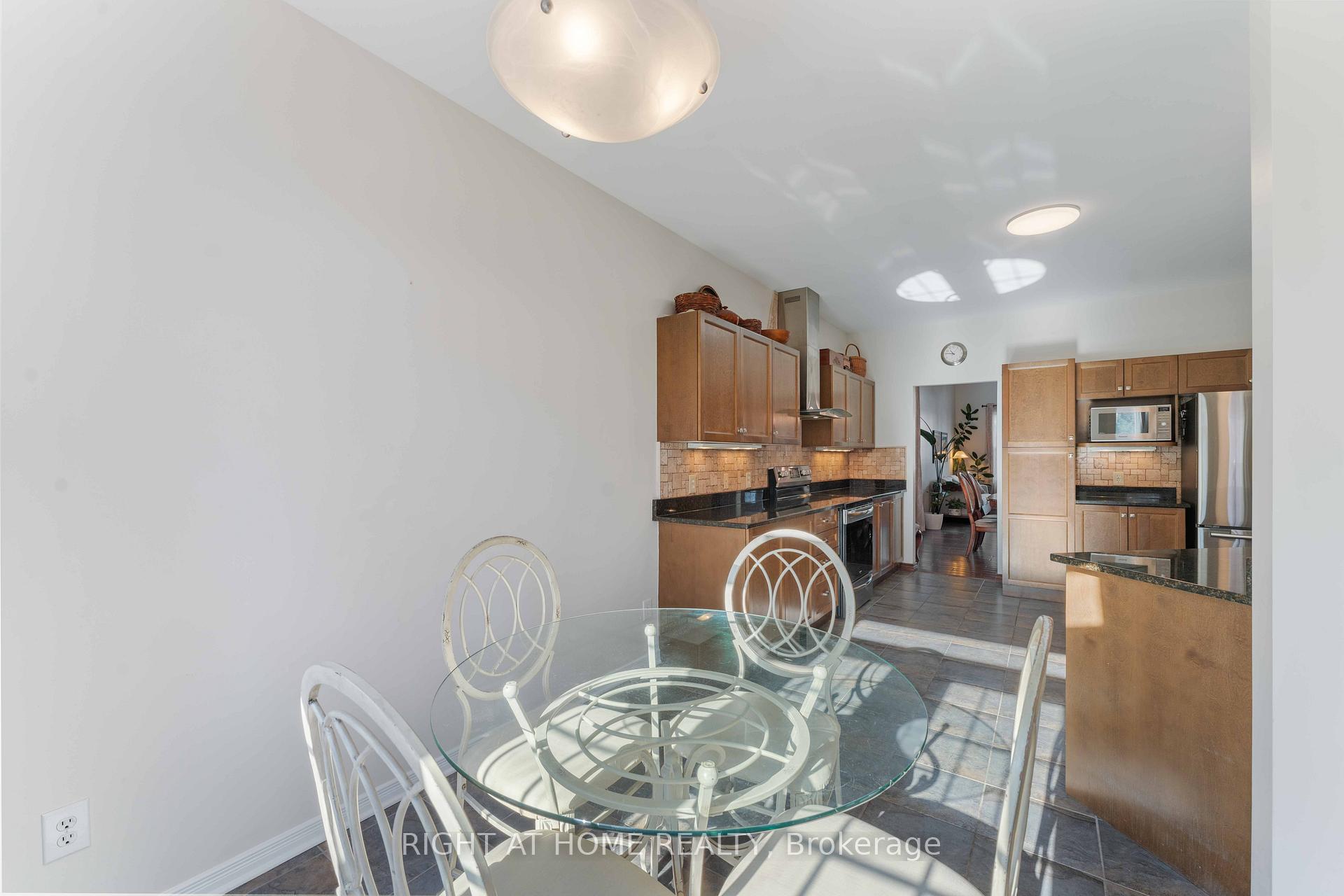 Photo 21 of 316 Maxwell Bridge Road, Ottawa, Kanata - Morgan's Grant/South March — HOMEH