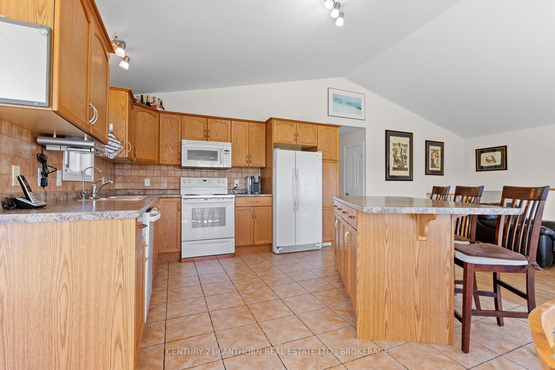 Photo 10 of 1095 Fred Brown Road, Loyalist, Lennox and Addington - South — HOMEH