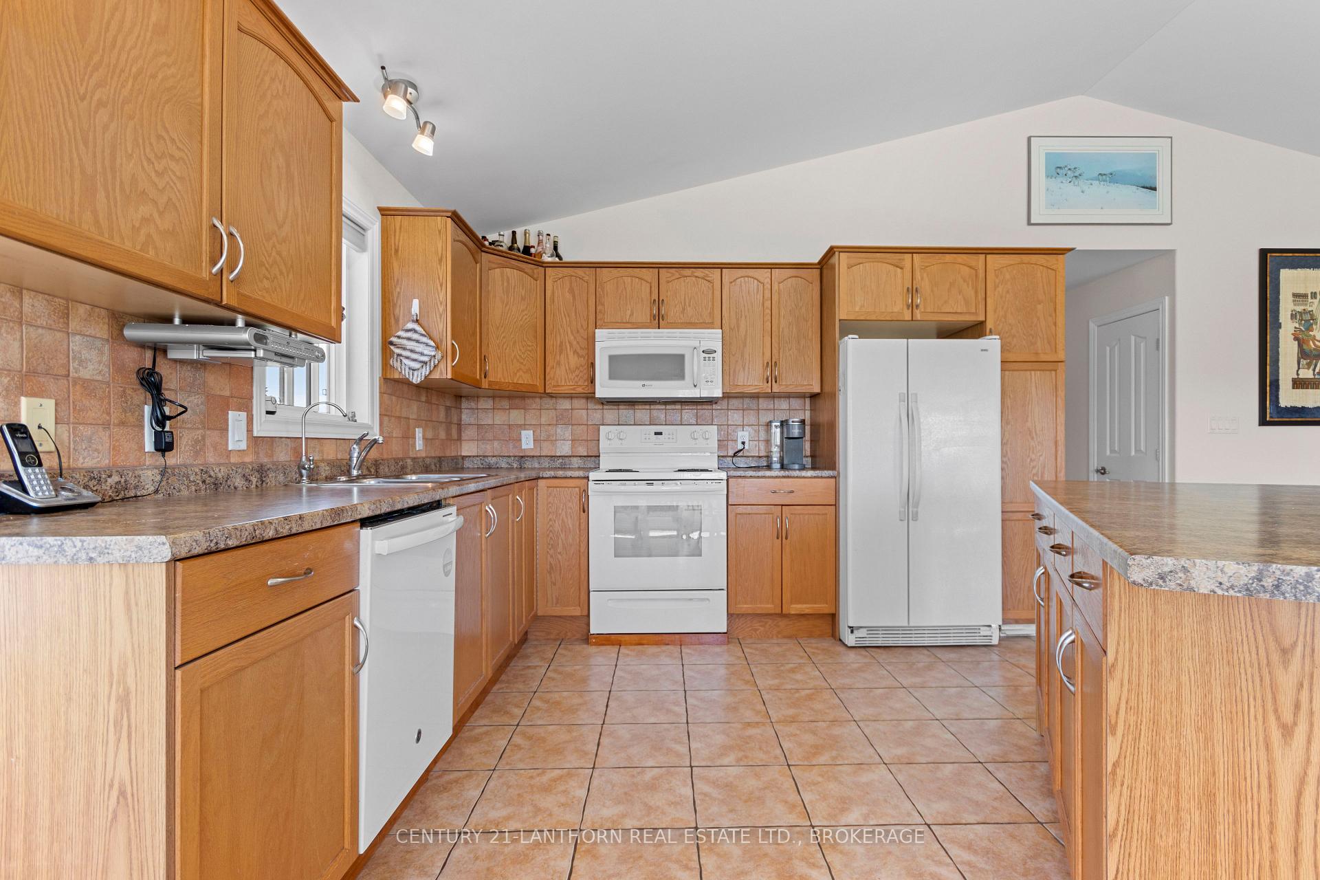 Photo 12 of 1095 Fred Brown Road, Loyalist, Lennox and Addington - South — HOMEH