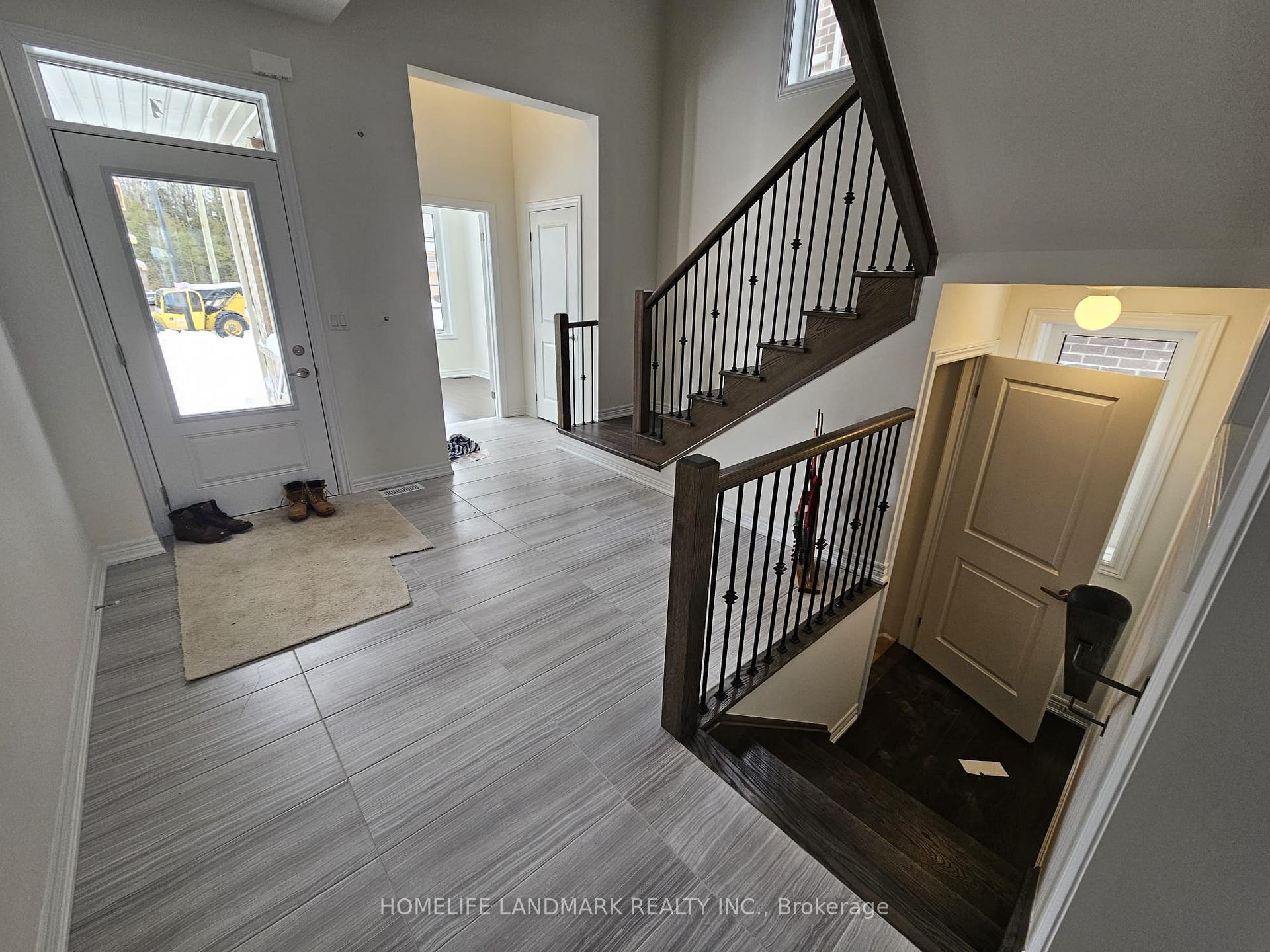 Photo 4 of 1489 Davis Loop Circle, Innisfil, Lefroy — HOMEH