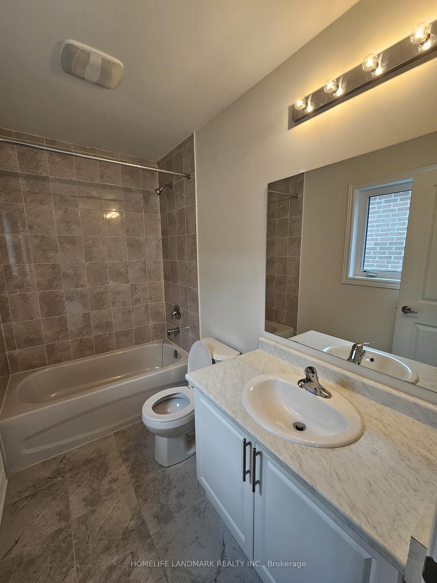 Photo 21 of 1489 Davis Loop Circle, Innisfil, Lefroy — HOMEH