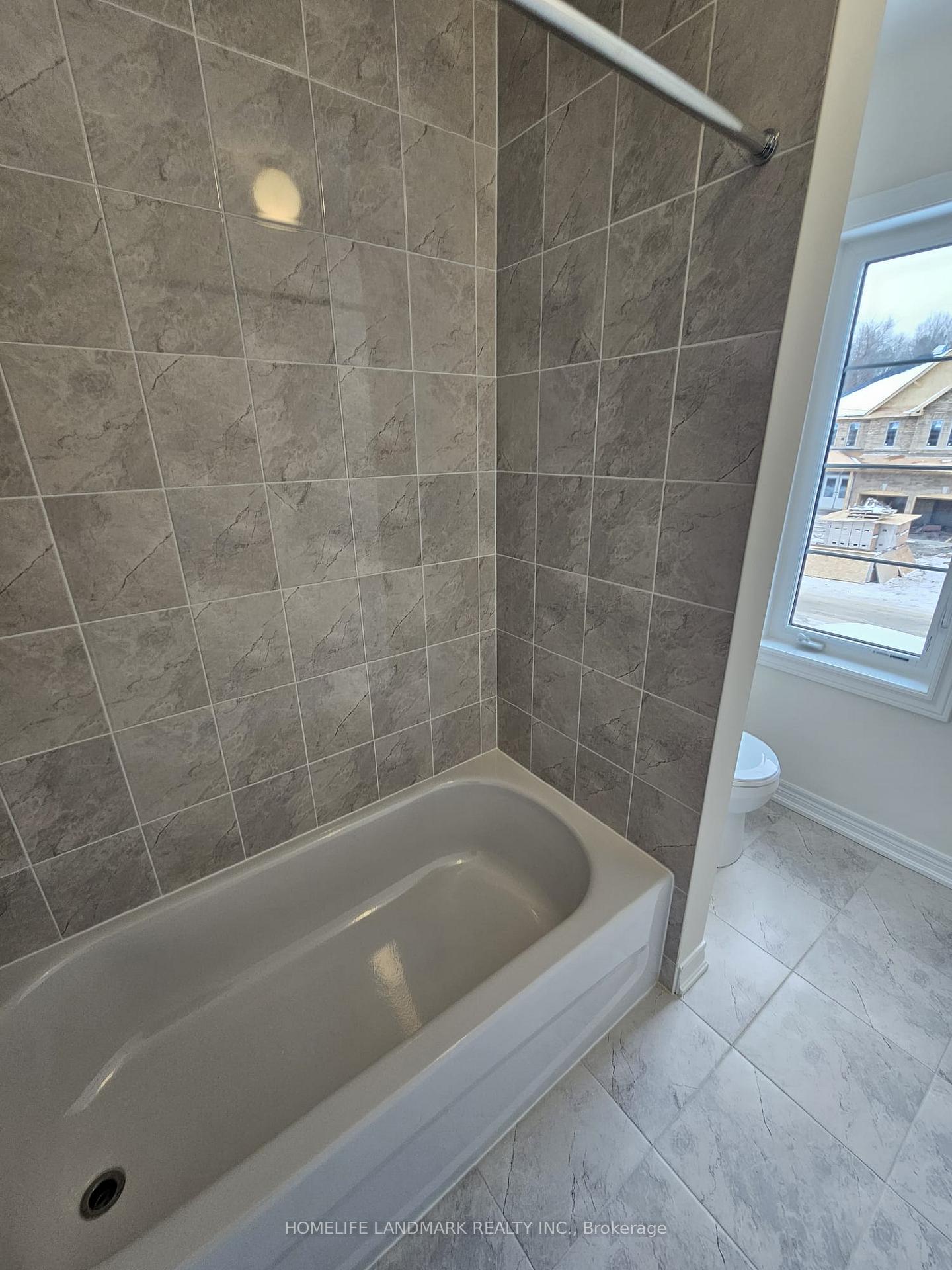 Photo 24 of 1489 Davis Loop Circle, Innisfil, Lefroy — HOMEH