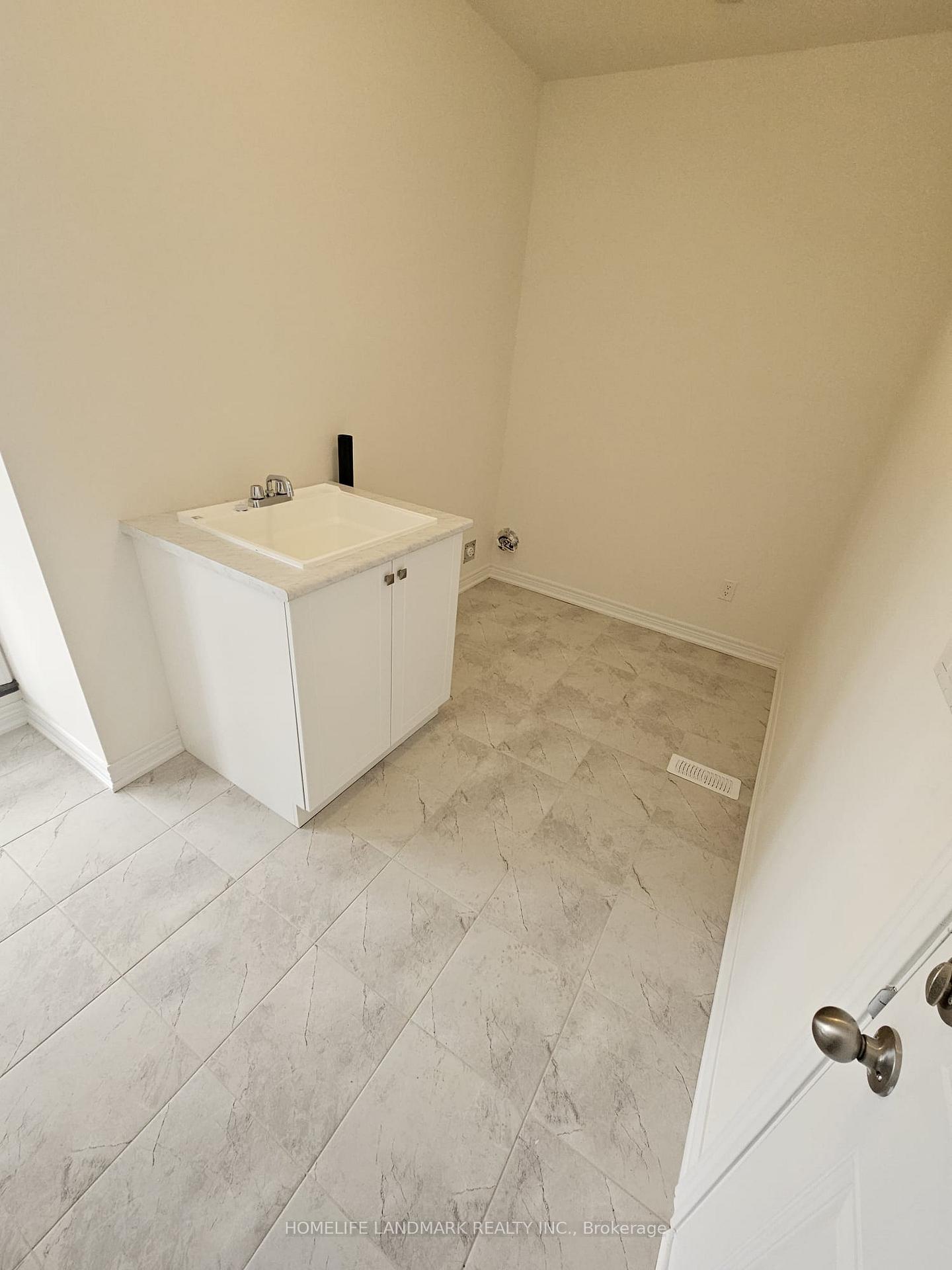 Photo 26 of 1489 Davis Loop Circle, Innisfil, Lefroy — HOMEH