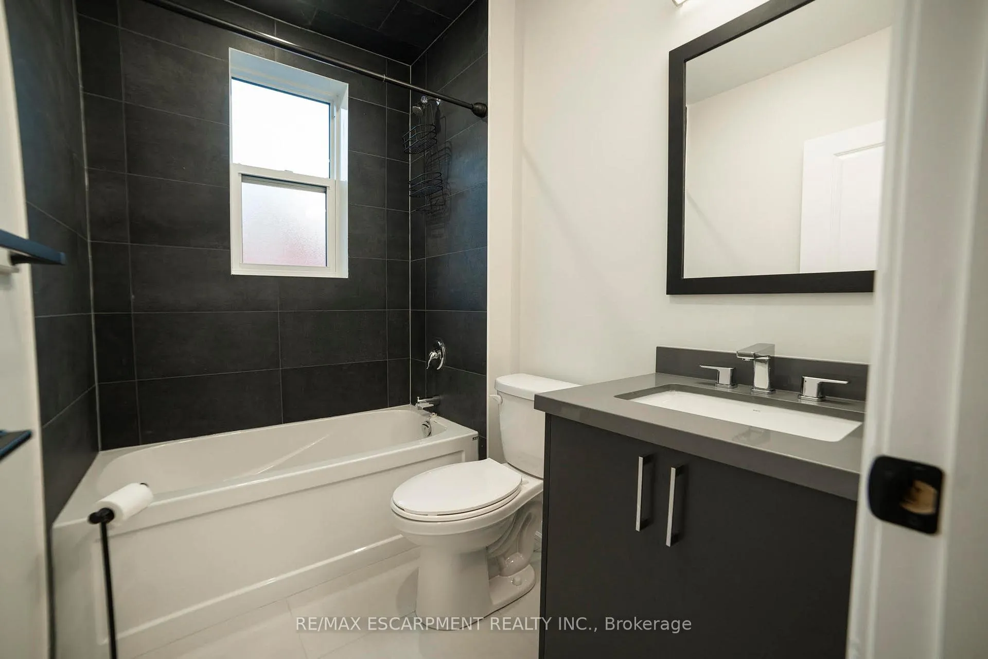 Photo 4 of Unit 1, 265 Robert Street, Hamilton, Landsdale — HOMEH