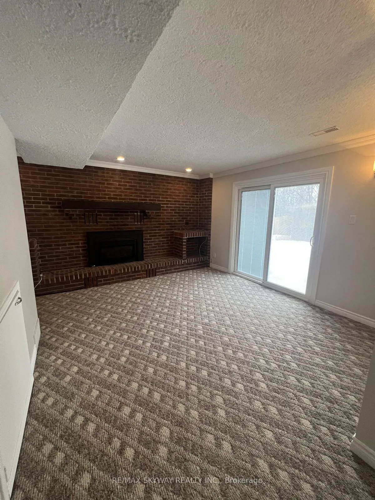Photo 16 of 18 Matthew Court, Kitchener — HOMEH
