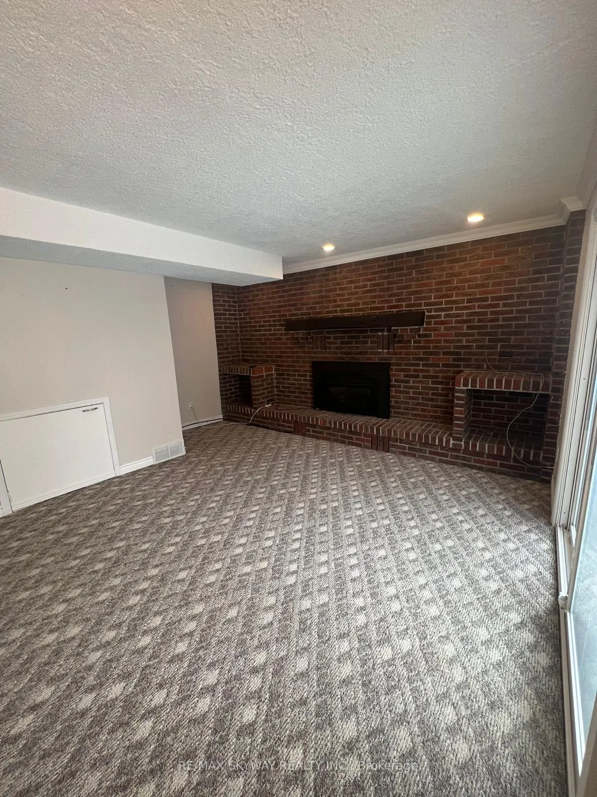 Photo 17 of 18 Matthew Court, Kitchener — HOMEH