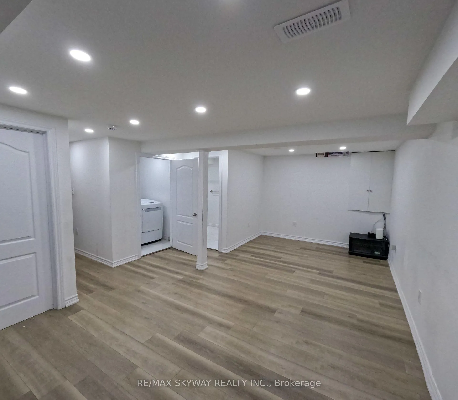 Photo 26 of 18 Matthew Court, Kitchener — HOMEH
