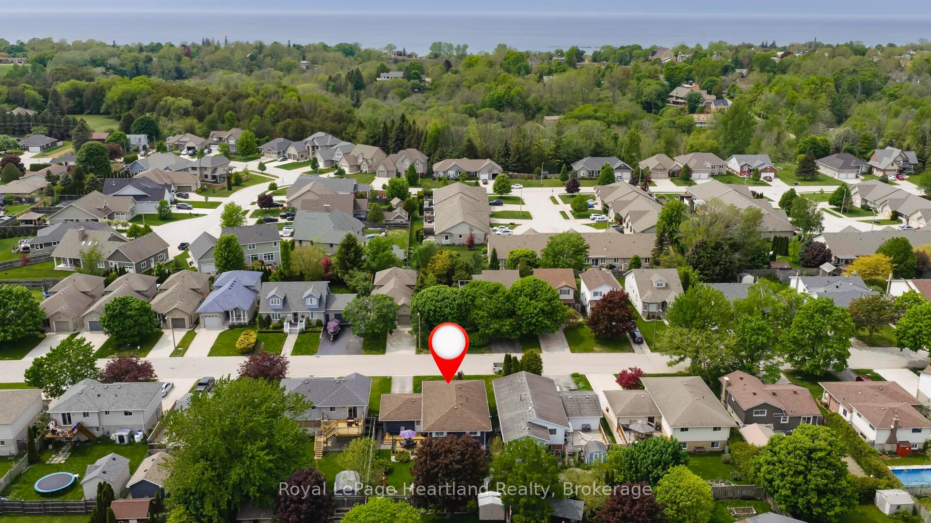 Photo 3 of 651 Kennard Crescent, Kincardine — HOMEH
