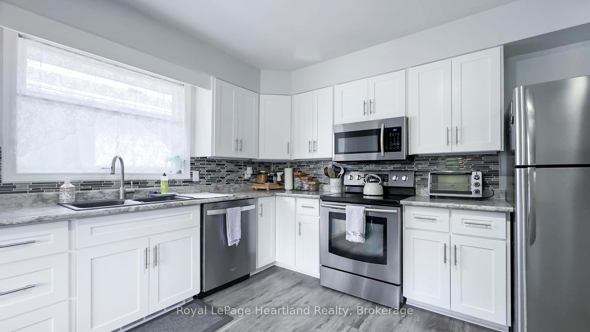 Photo 15 of 651 Kennard Crescent, Kincardine — HOMEH