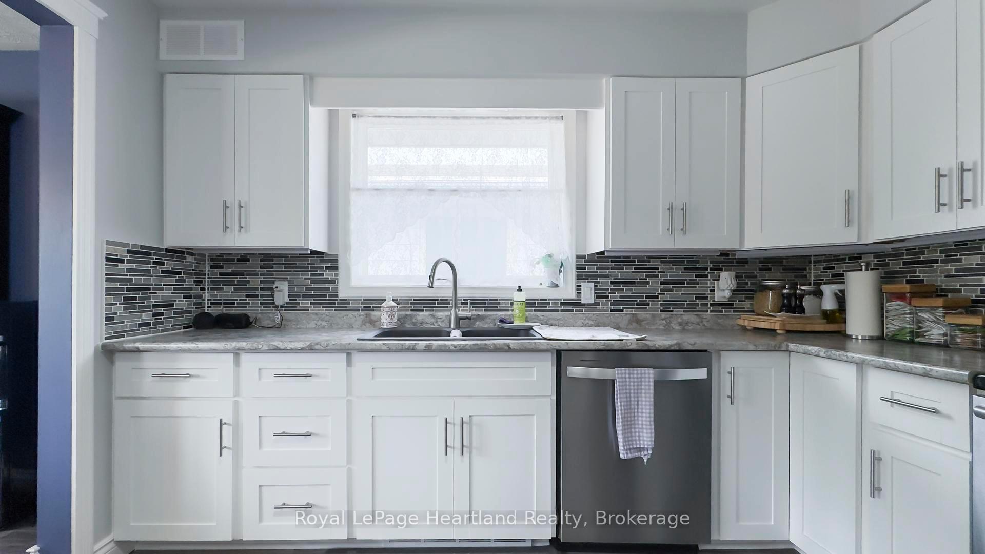 Photo 16 of 651 Kennard Crescent, Kincardine — HOMEH