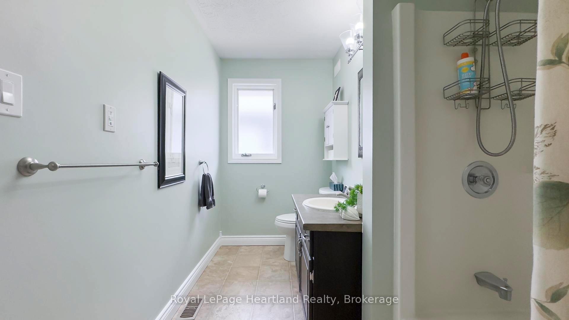 Photo 20 of 651 Kennard Crescent, Kincardine — HOMEH