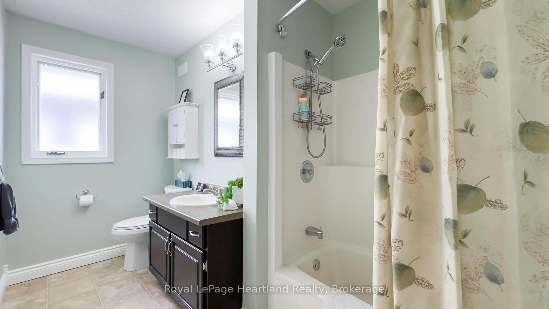 Photo 21 of 651 Kennard Crescent, Kincardine — HOMEH