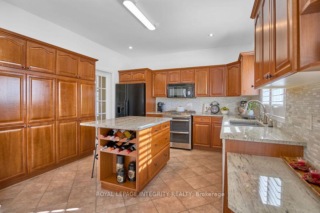 Photo 24 of 57 Insmill Crescent, Ottawa, Kanata - Kanata Lakes/Heritage Hills — HOMEH