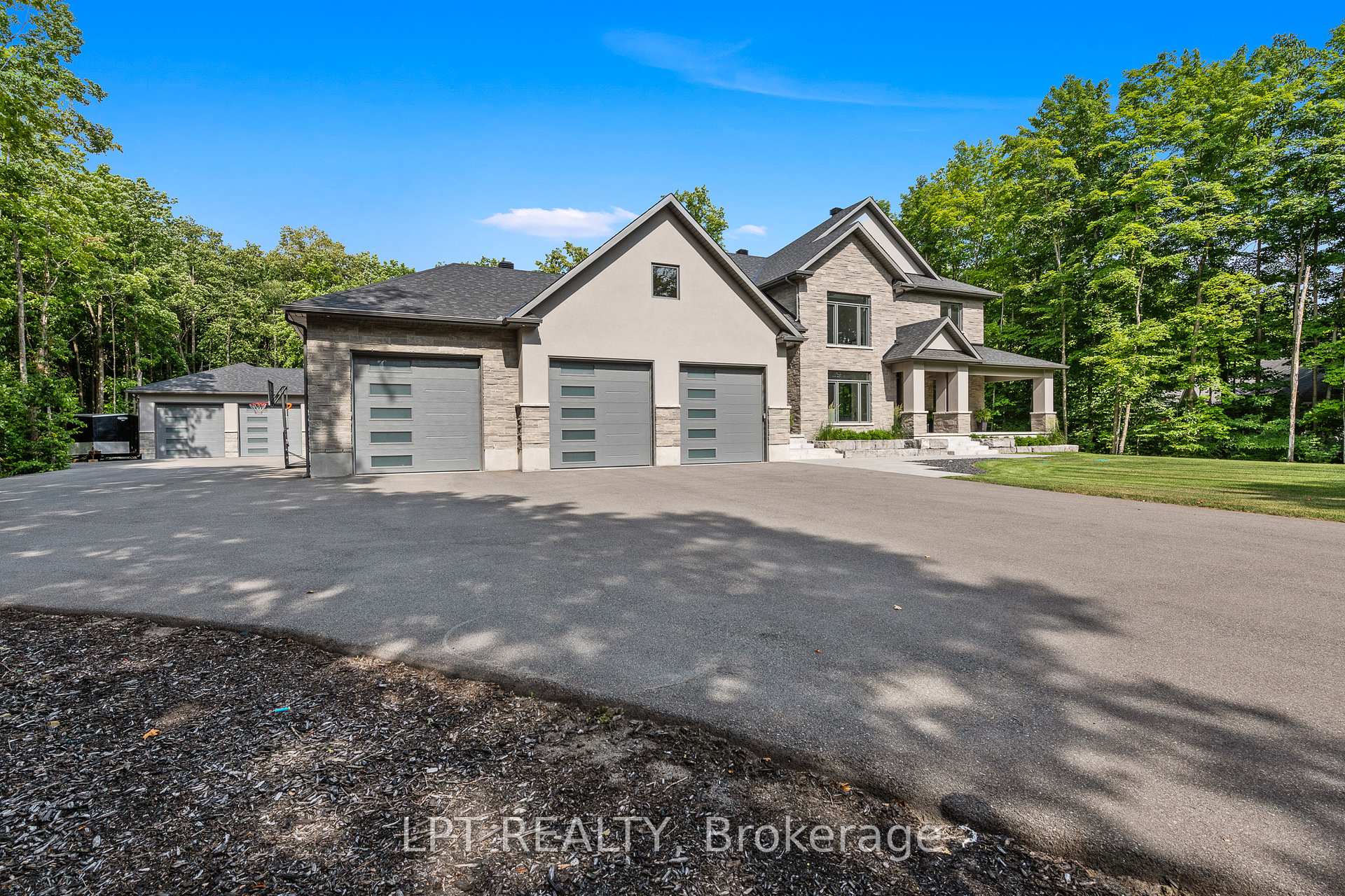 Photo 4 of 5740 Queenscourt Crescent, Ottawa, Manotick East to Manotick Station — HOMEH