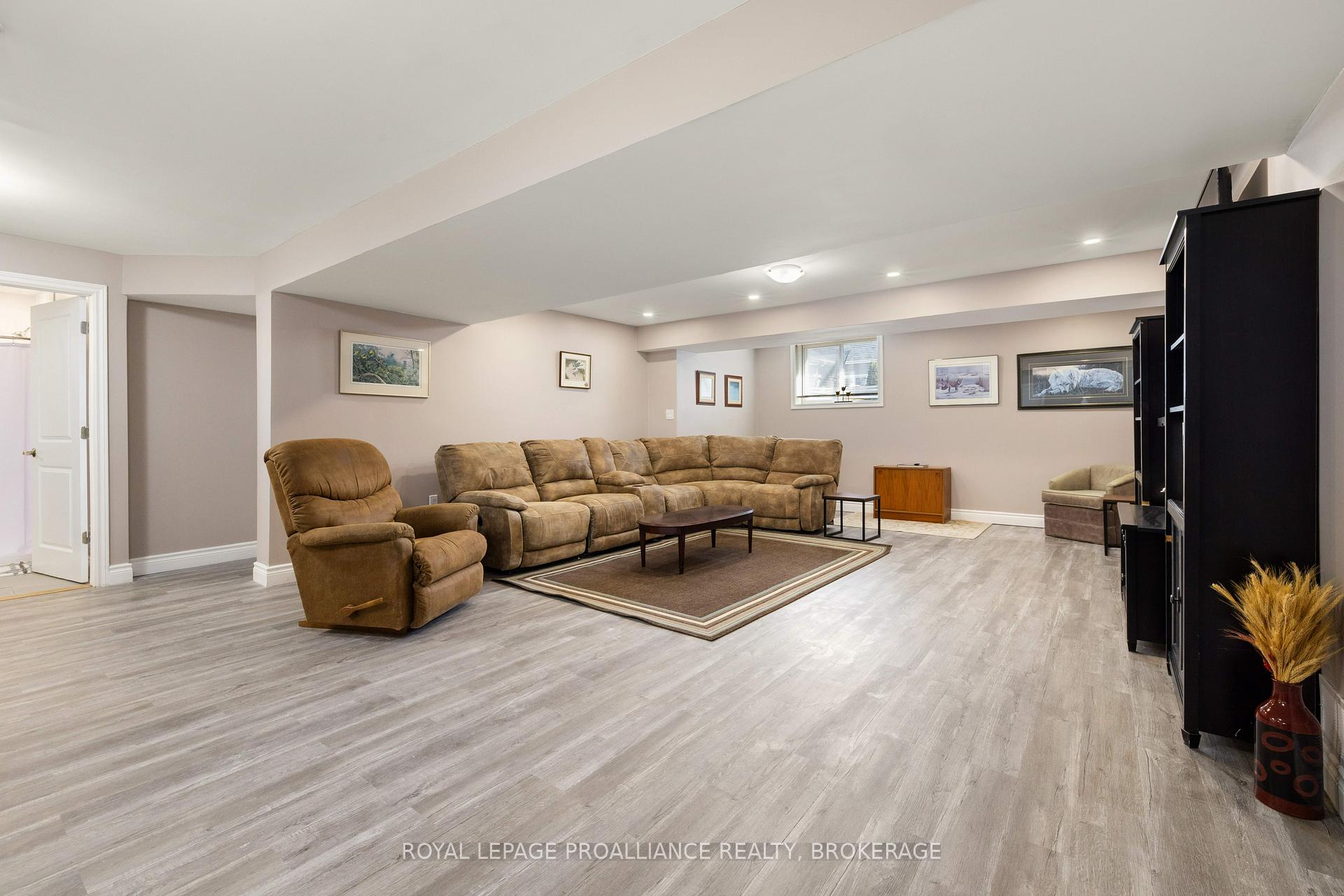 Photo 22 of 193 Sorbie Crescent, Loyalist, Amherstview — HOMEH