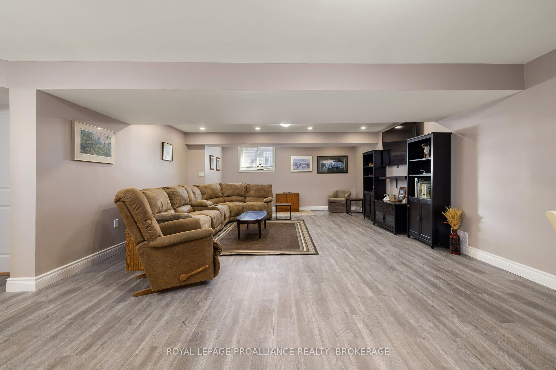 Photo 23 of 193 Sorbie Crescent, Loyalist, Amherstview — HOMEH