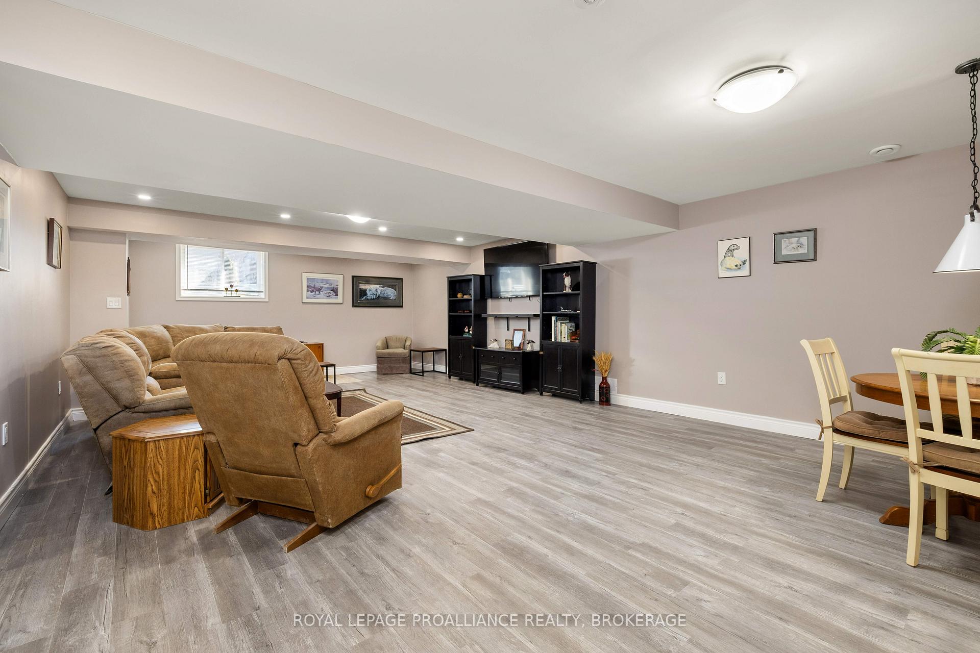 Photo 25 of 193 Sorbie Crescent, Loyalist, Amherstview — HOMEH