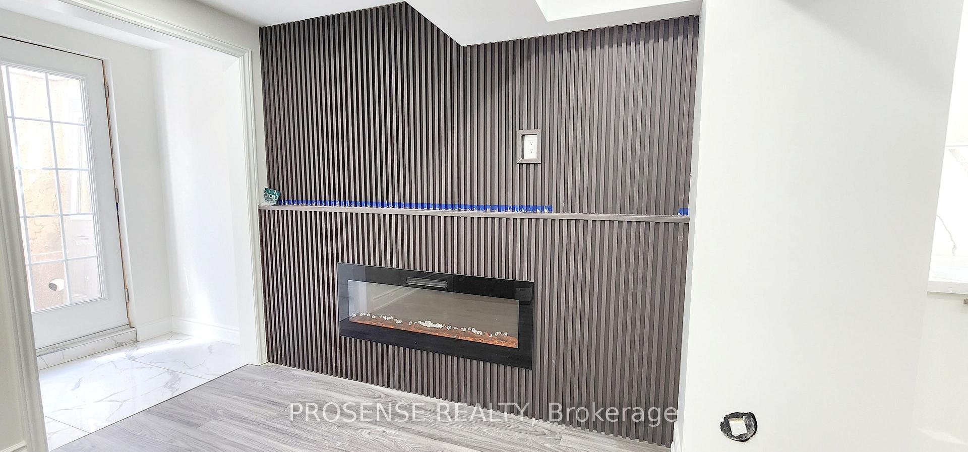 Photo 2 of 67 Holcomb Terrace, Hamilton, Waterdown — HOMEH