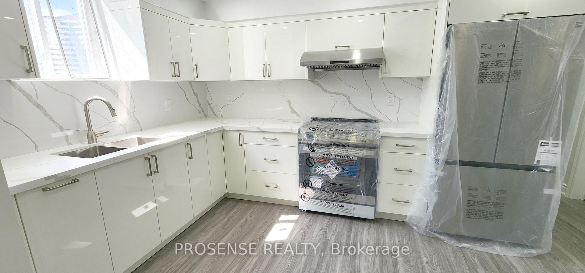 Photo 10 of 67 Holcomb Terrace, Hamilton, Waterdown — HOMEH